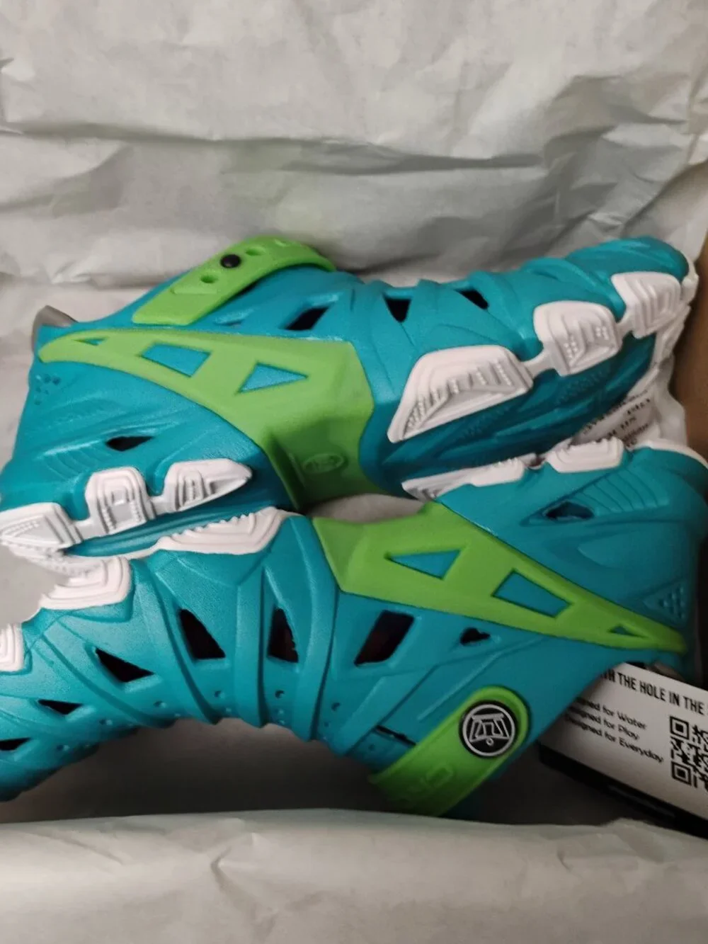 CROSSKIX 2.0 ATLANTIC WATER SHOES/ CLOGS...SIZE 3 (UNISEX)...SIZE 4.5 WOMAN